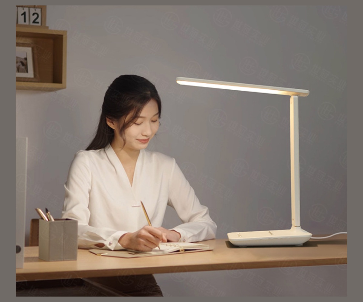 Complete RY26-A desk lamp in a study scene